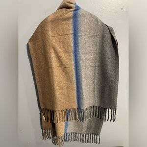 Oversized Pretty persuasion scarf in great condition